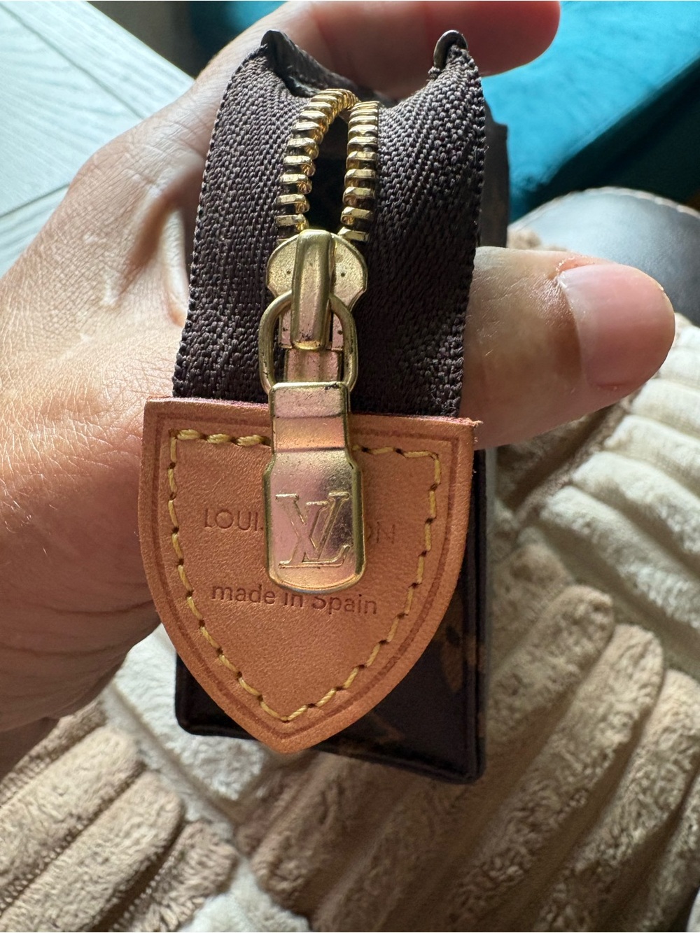 Louis Vuitton Monogram Toiletry 15 - Picture 3 of 15